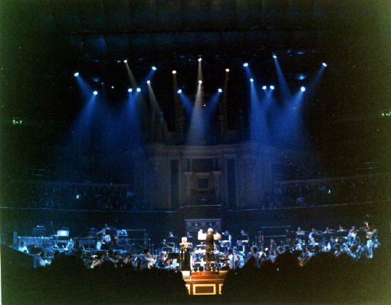 concertlights1.jpg, 61560 bytes, 22-11-2001